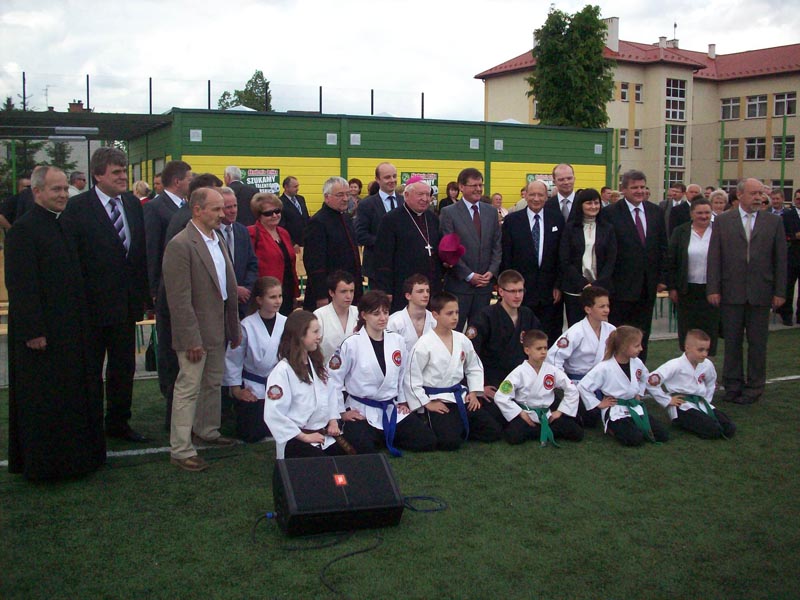 Goście wraz z uczniami słocińskiej szkoły